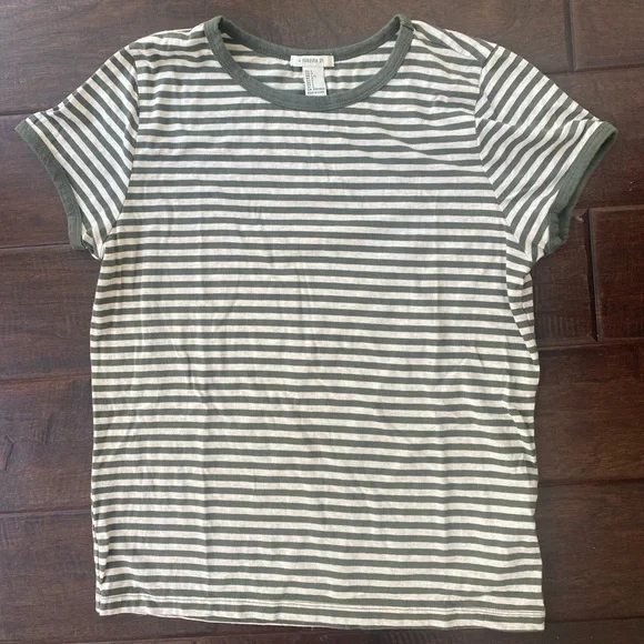 Forever 21 Shirt - Picture 1 of 4